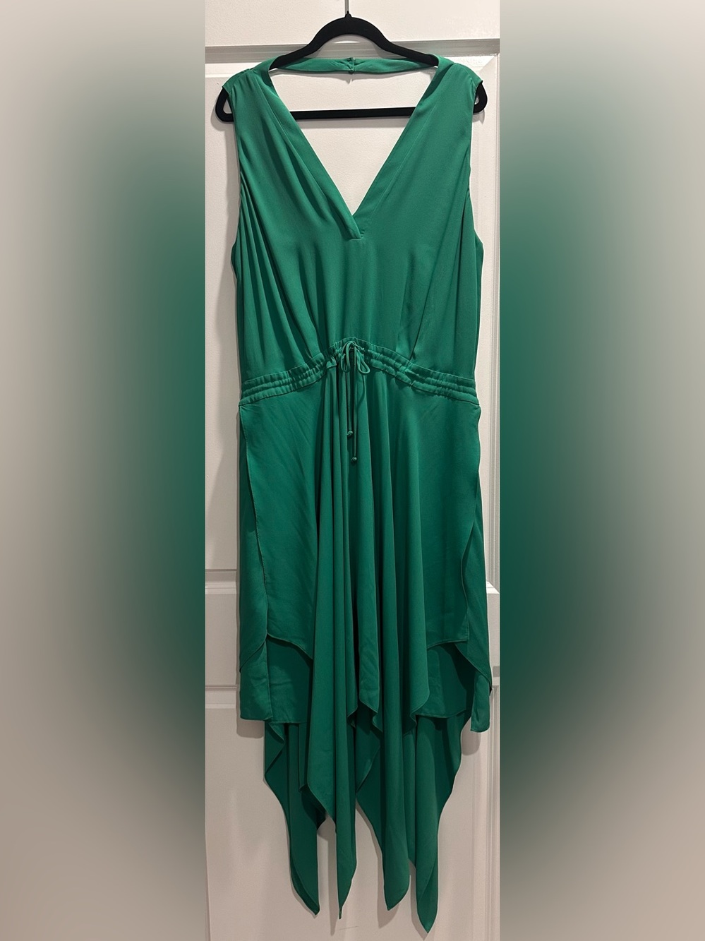 Emerald Green V-Neck Drawstring Handkerchief Hem Dress